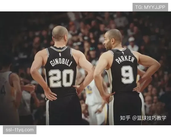 现场特写：马刺主场为退役名宿托尼·帕克举行球衣悬挂仪式